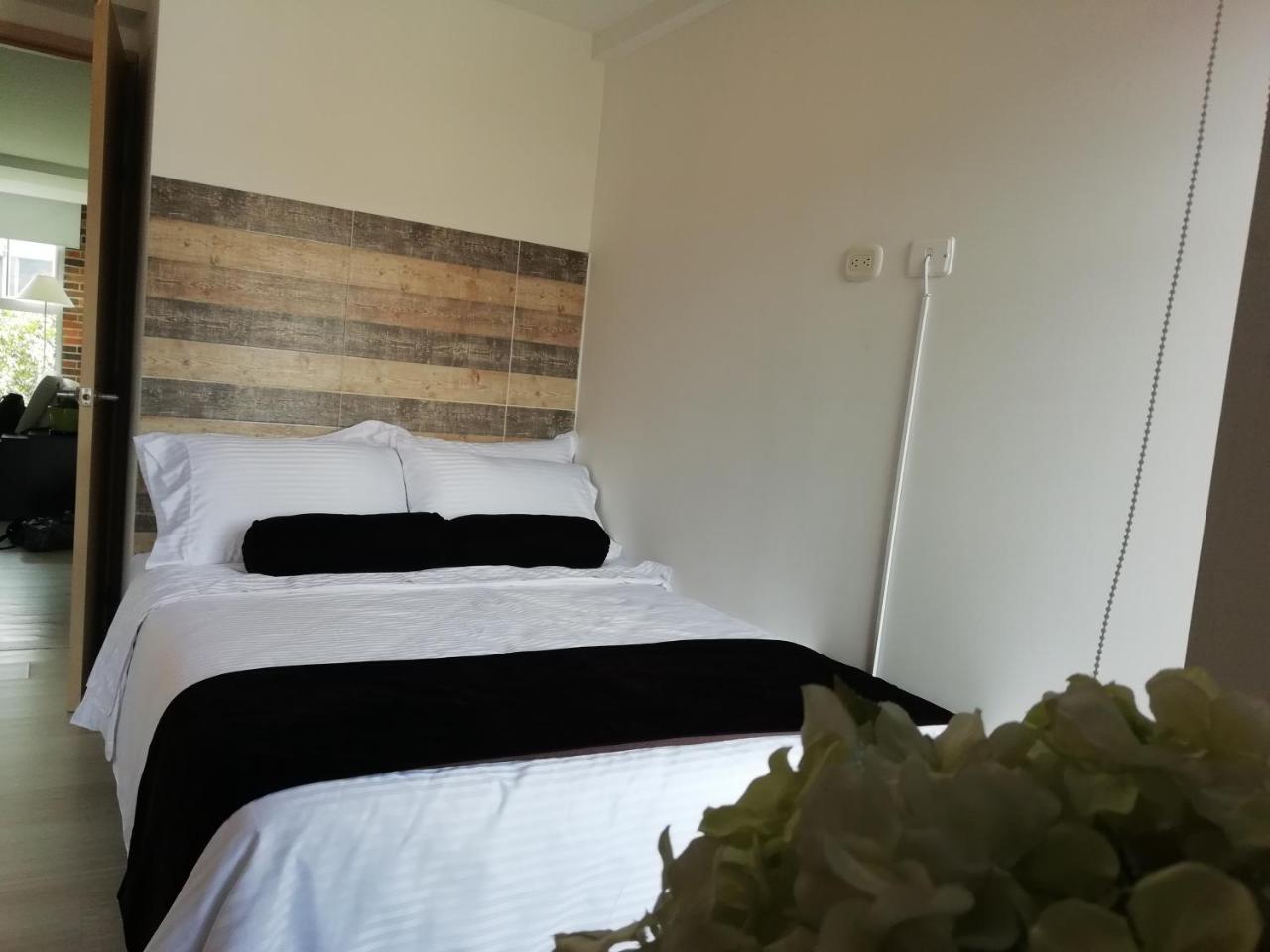Apartasuite Laureles Cmc Medellin Exterior photo